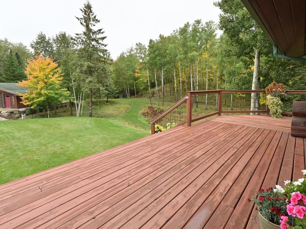 Deck to yard