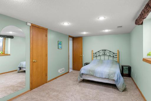 2508 W 140th Street, Burnsville, MN 55337