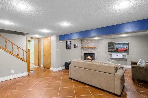 2508 W 140th Street, Burnsville, MN 55337
