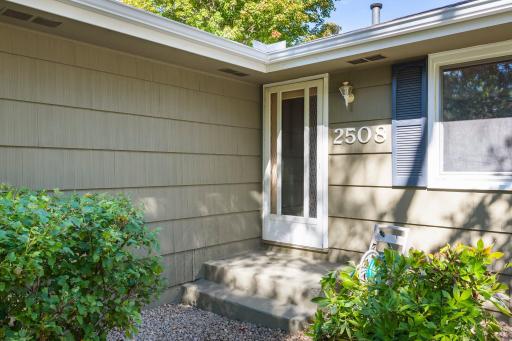 2508 W 140th Street, Burnsville, MN 55337