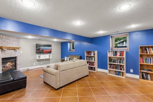 2508 W 140th Street, Burnsville, MN 55337