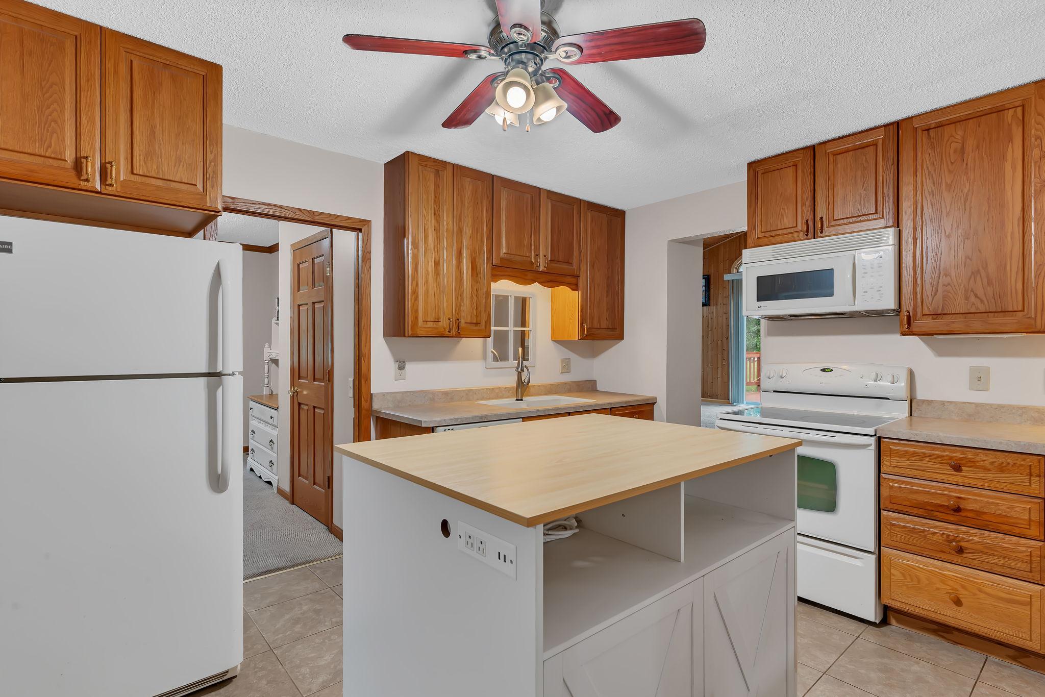 212- Kitchen with center island