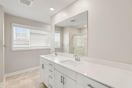 7528 38th Street N, Oakdale, MN 55128