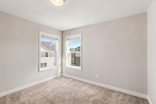 7528 38th Street N, Oakdale, MN 55128