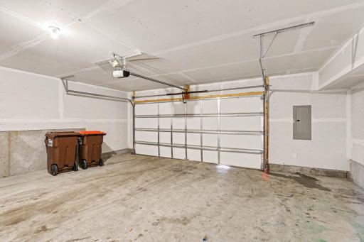 7528 38th Street N, Oakdale, MN 55128