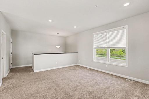 7528 38th Street N, Oakdale, MN 55128