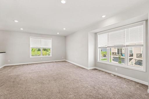 7528 38th Street N, Oakdale, MN 55128