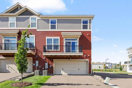 7528 38th Street N, Oakdale, MN 55128