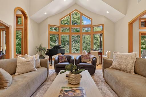 4400 Ettenmoor Lane SW, Rochester, MN 55902