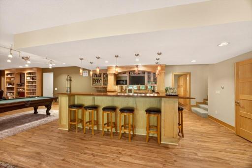 4400 Ettenmoor Lane SW, Rochester, MN 55902