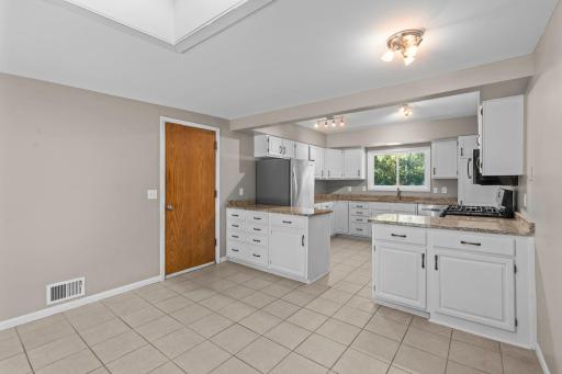 2413 W 107th Street, Bloomington, MN 55431