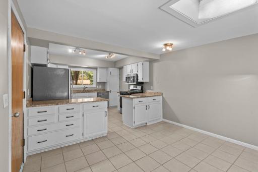 2413 W 107th Street, Bloomington, MN 55431
