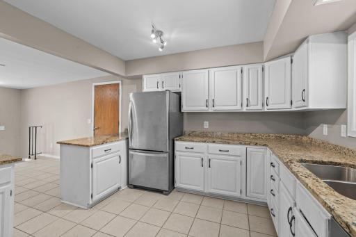2413 W 107th Street, Bloomington, MN 55431