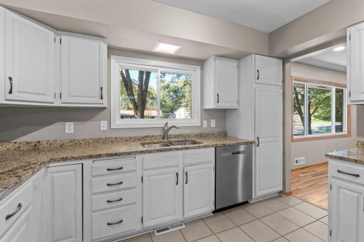 2413 W 107th Street, Bloomington, MN 55431
