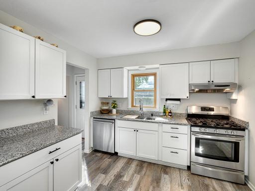 6 - Kitchen.jpg