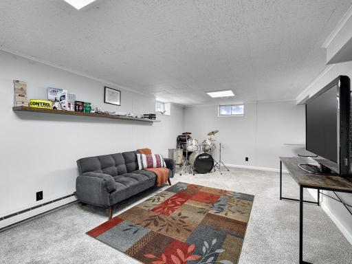 16 - Family Room.jpg