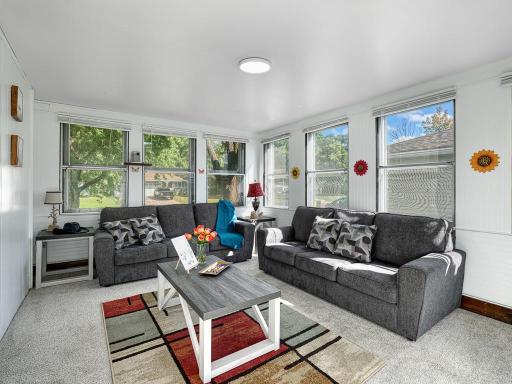 10 - Sunroom.jpg