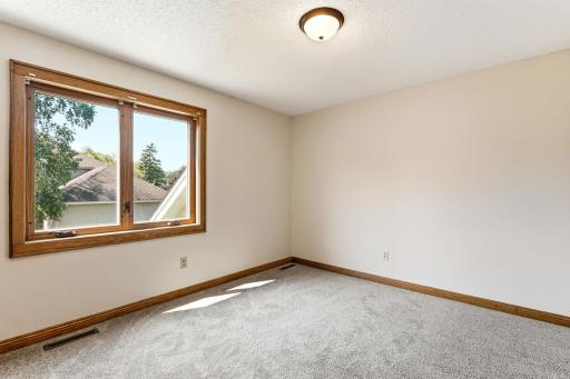 8843 Blackoaks Lane N, Maple Grove, MN 55311
