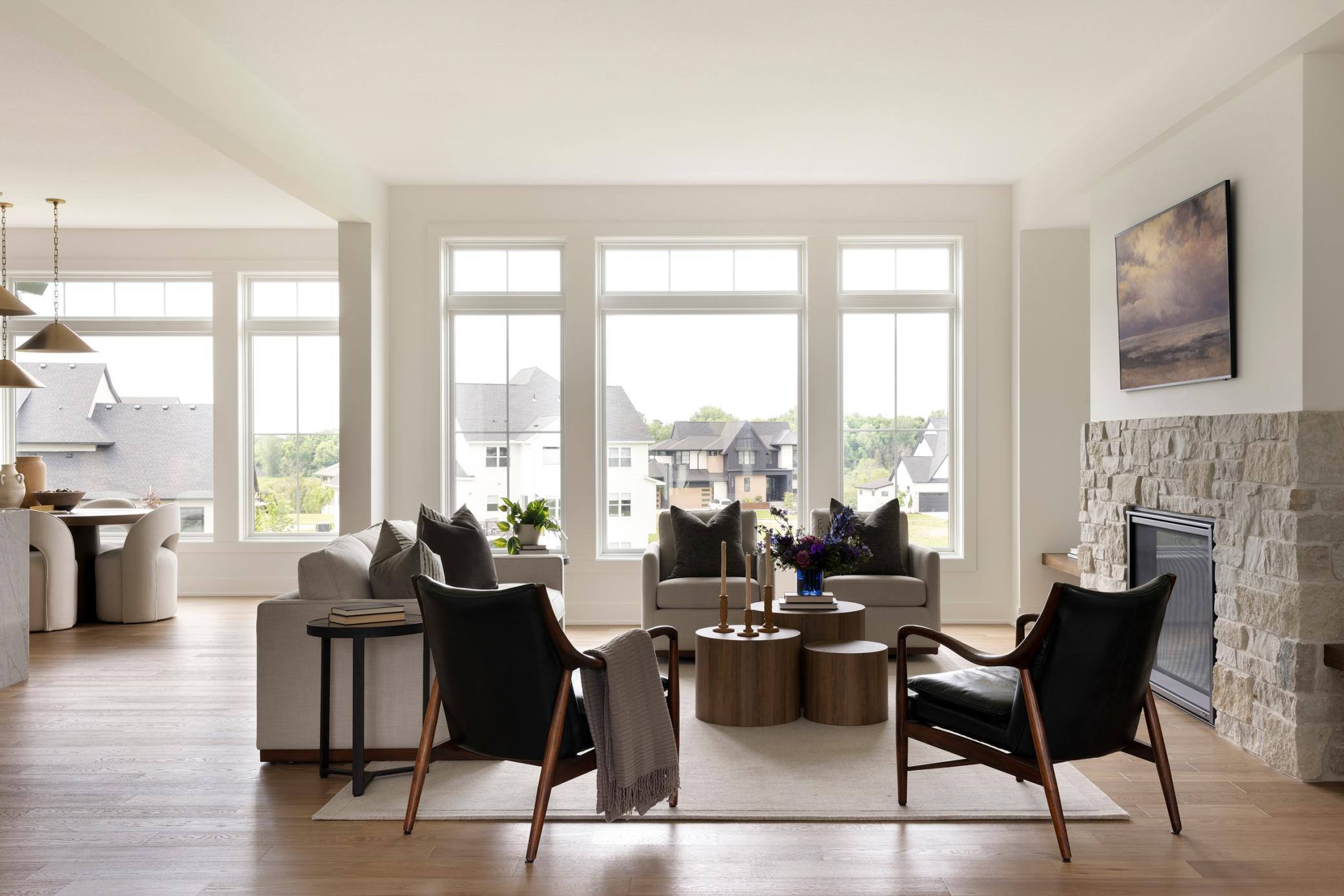 10' Ceilings with Natural Light