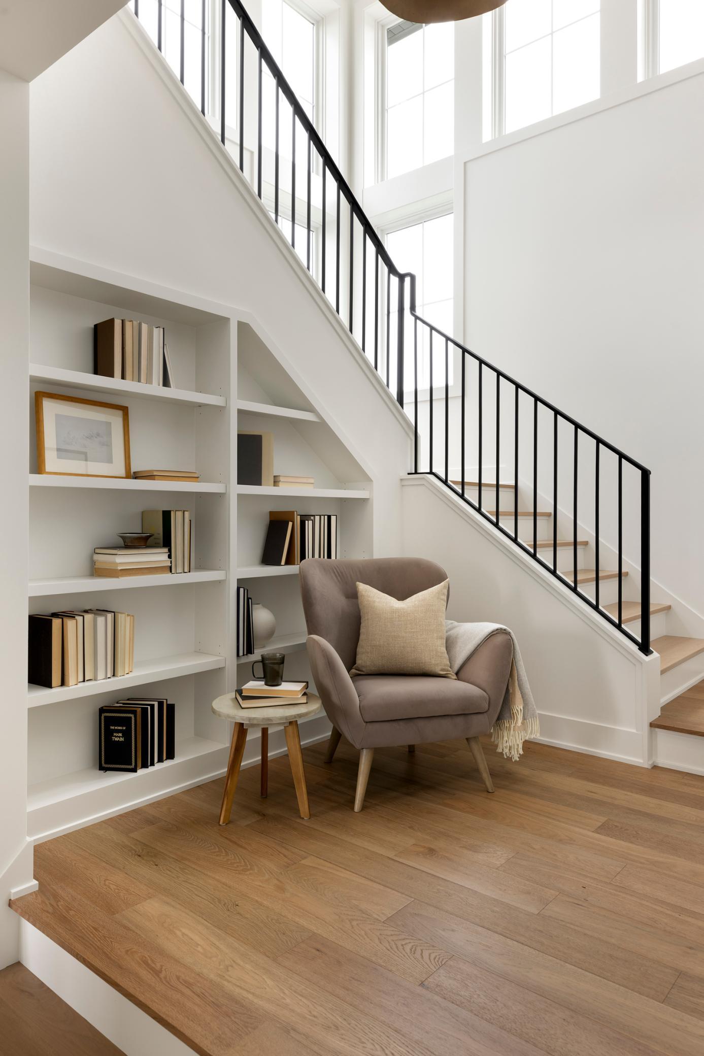 Alt view of Foyer Moment