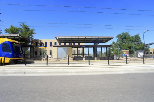 Conveniently located to public transit, 280, coffee shop, shopping and more