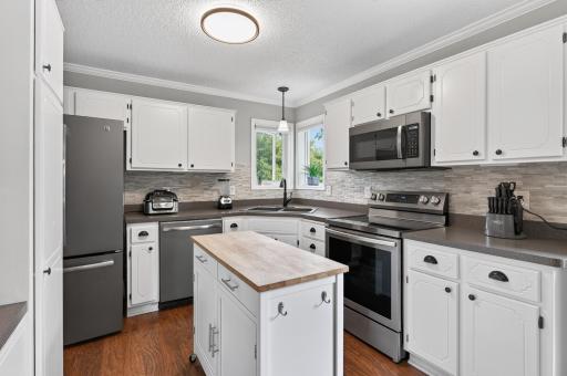 9442 Hale Avenue S, Cottage Grove, MN 55016
