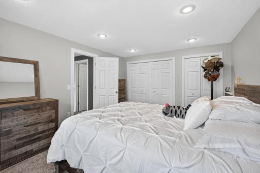 9442 Hale Avenue S, Cottage Grove, MN 55016