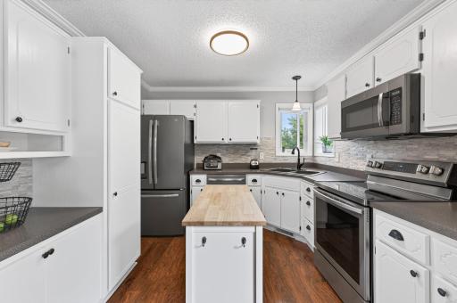 9442 Hale Avenue S, Cottage Grove, MN 55016