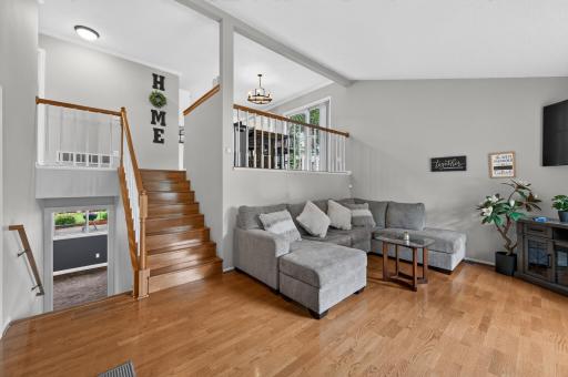 9442 Hale Avenue S, Cottage Grove, MN 55016