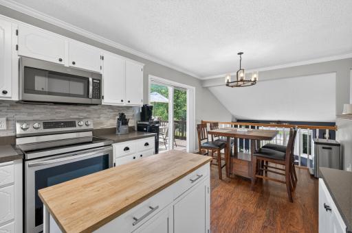 9442 Hale Avenue S, Cottage Grove, MN 55016