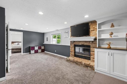 9442 Hale Avenue S, Cottage Grove, MN 55016