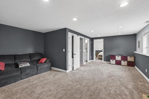 9442 Hale Avenue S, Cottage Grove, MN 55016