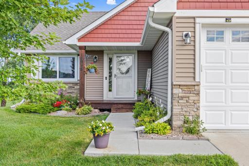 914 Prestwick Drive, Belle Plaine, MN 56011