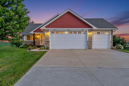 914 Prestwick Drive, Belle Plaine, MN 56011