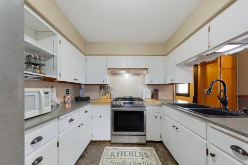 212 Boulevard Avenue NE, Montgomery, MN 56069