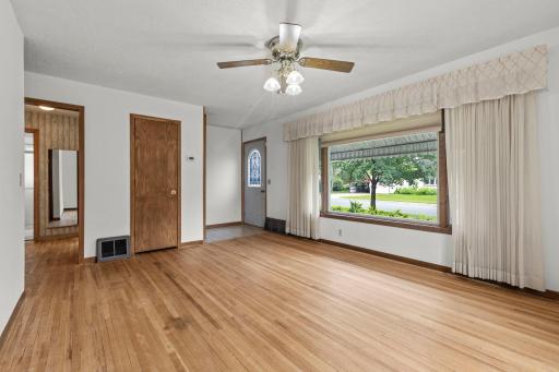 823 Oakwood Drive, Anoka, MN 55303