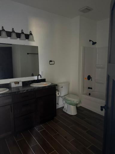 Bathroom: Full