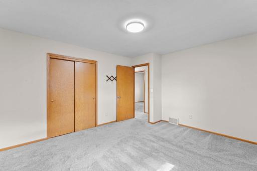 7001 Grimes Avenue N, Brooklyn Center, MN 55429