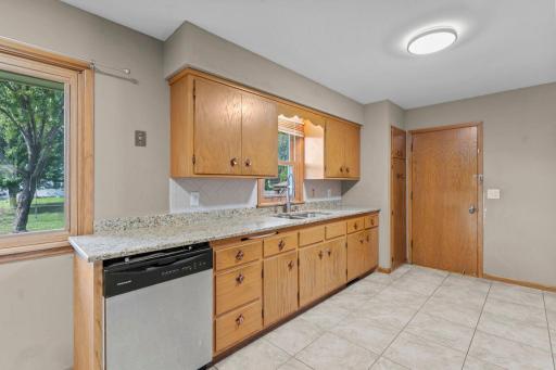 7001 Grimes Avenue N, Brooklyn Center, MN 55429