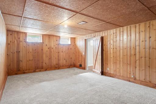 7001 Grimes Avenue N, Brooklyn Center, MN 55429