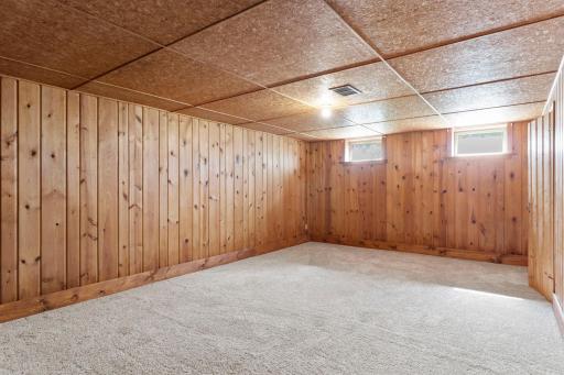 7001 Grimes Avenue N, Brooklyn Center, MN 55429