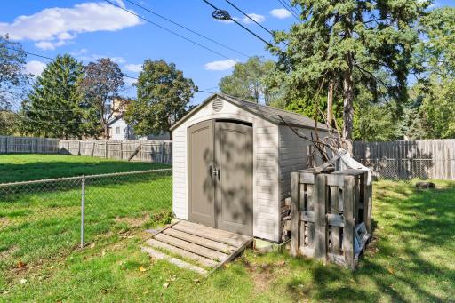 7001 Grimes Avenue N, Brooklyn Center, MN 55429