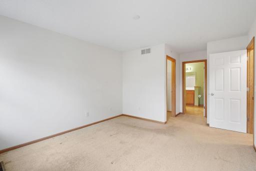 11212 Kinsley Street, Eden Prairie, MN 55344