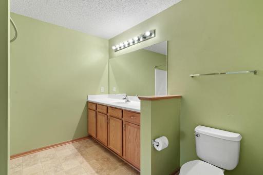 11212 Kinsley Street, Eden Prairie, MN 55344