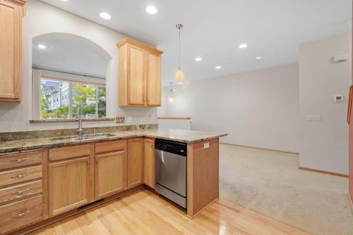 11212 Kinsley Street, Eden Prairie, MN 55344