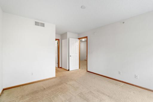 11212 Kinsley Street, Eden Prairie, MN 55344