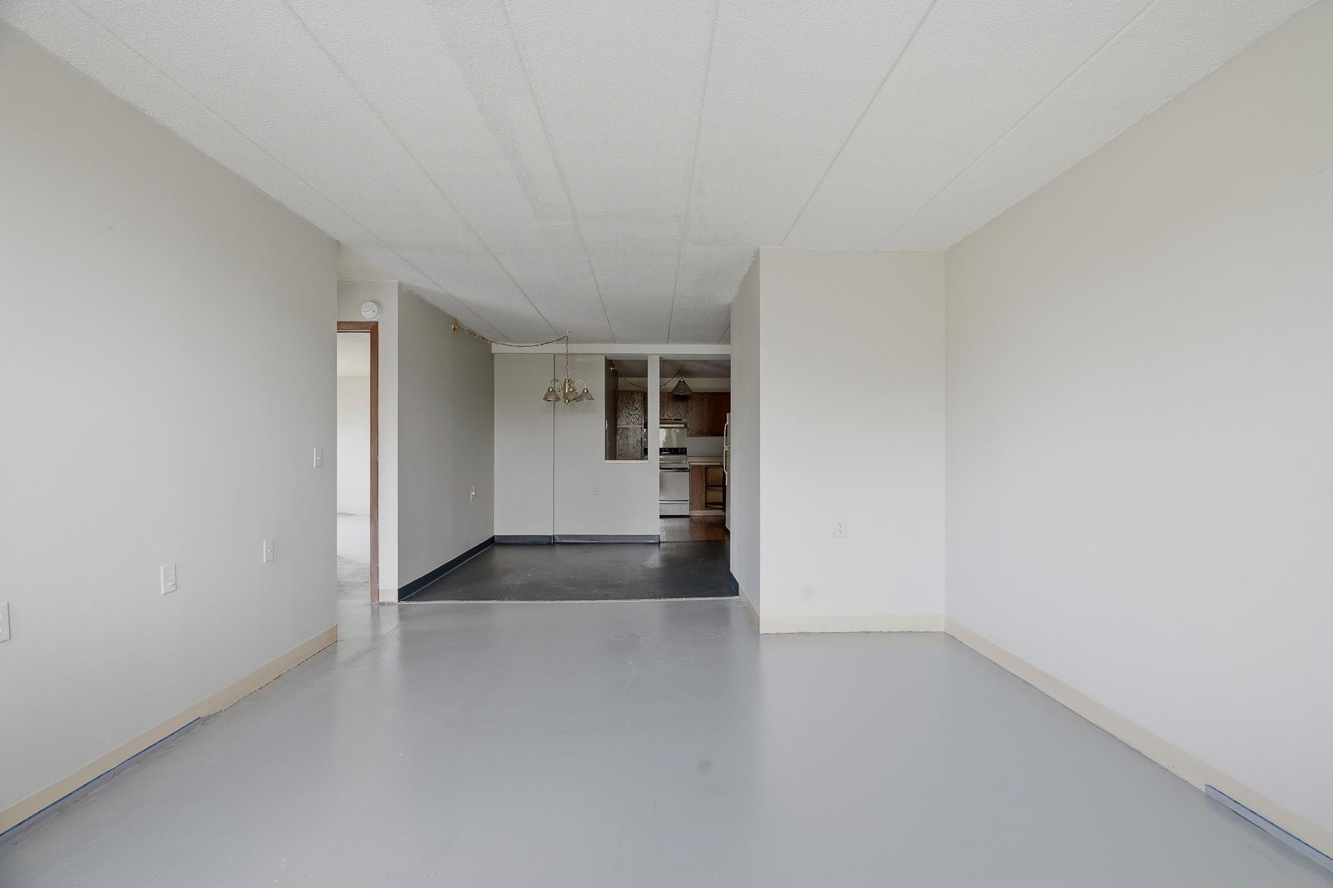 511 - 985 Ivy Ave E MLS-113.jpg