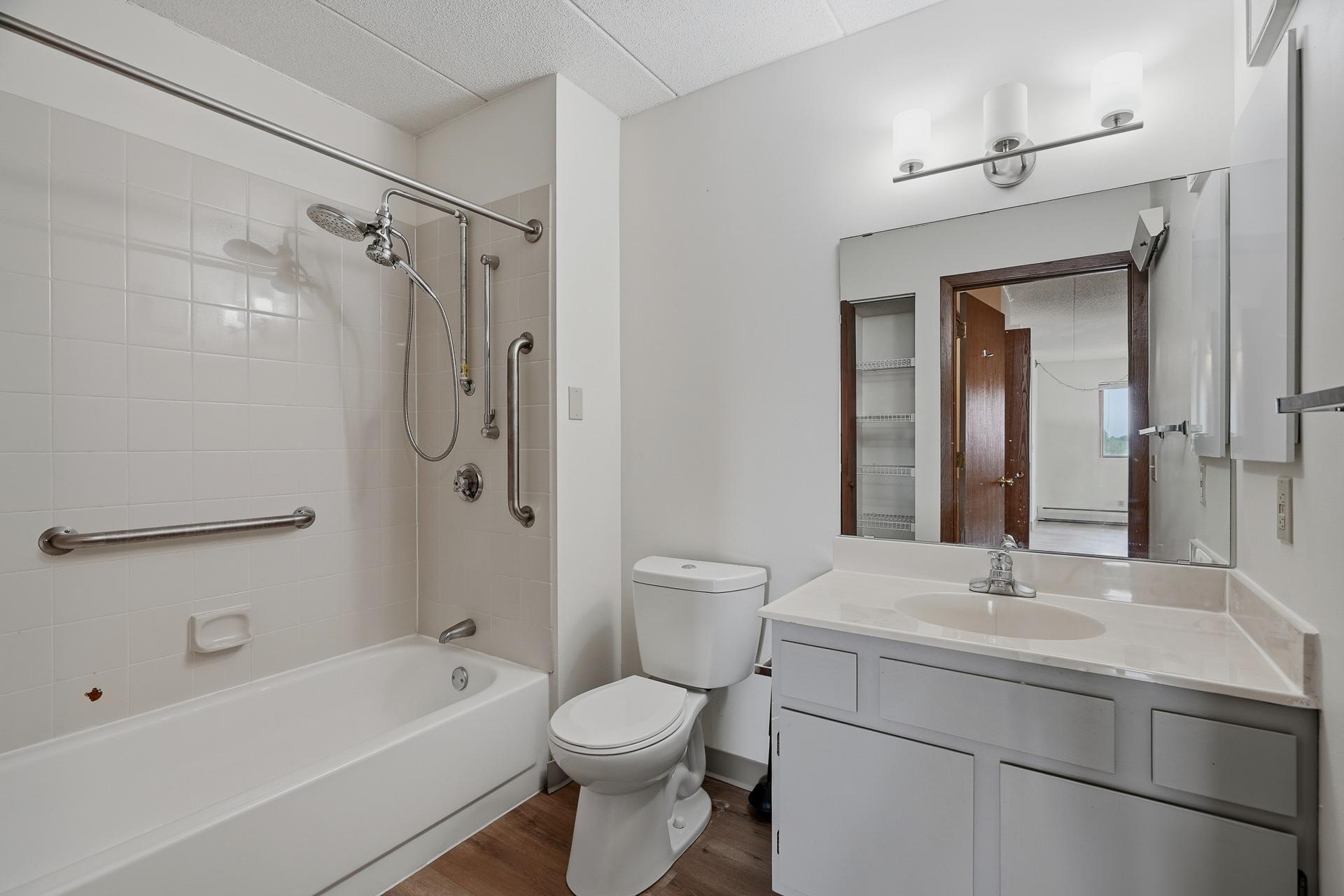 504 - 985 Ivy Ave E MLS-130.jpg