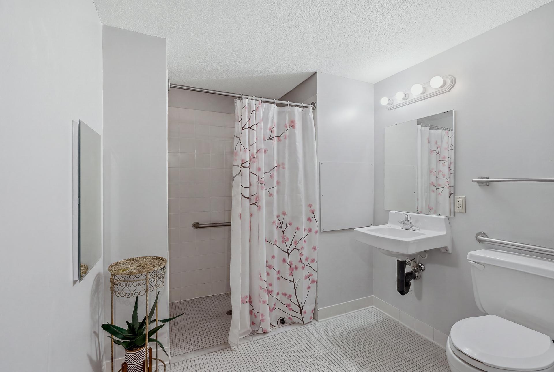 102 - 985 Ivy Ave E MLS-64.jpg