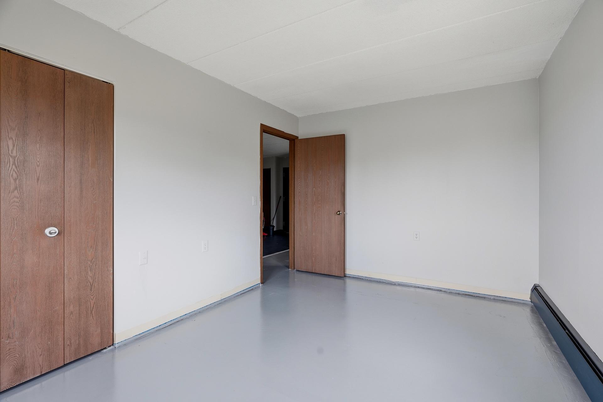 511 - 985 Ivy Ave E MLS-107.jpg
